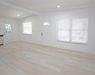 9001 82nd Street - Photo Thumbnail 23