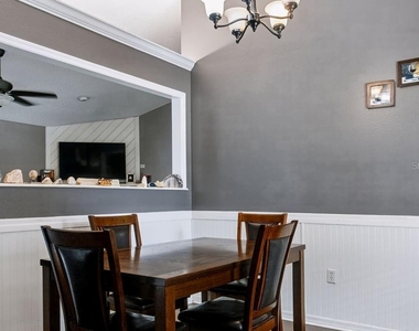 506 Mandy Street - Photo Thumbnail 8
