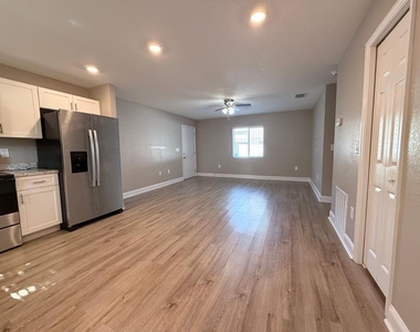 1139 Sycamore Street - Photo Thumbnail 2