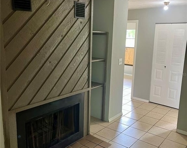 2321 Sw 31st Place - Photo Thumbnail 4