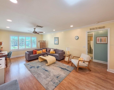 209 S 4th Street - Photo Thumbnail 4