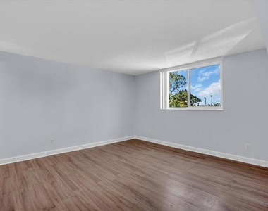 2755 Coconut Bay Lane - Photo Thumbnail 5