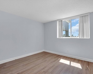 2755 Coconut Bay Lane - Photo Thumbnail 8