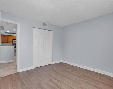 2755 Coconut Bay Lane - Photo Thumbnail 9