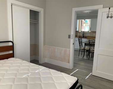 31 W Oakwood Street - Photo Thumbnail 8