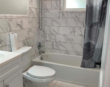 31 W Oakwood Street - Photo Thumbnail 10