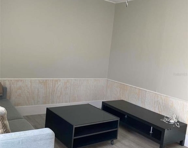 31 W Oakwood Street - Photo Thumbnail 5