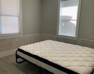 31 W Oakwood Street - Photo Thumbnail 11