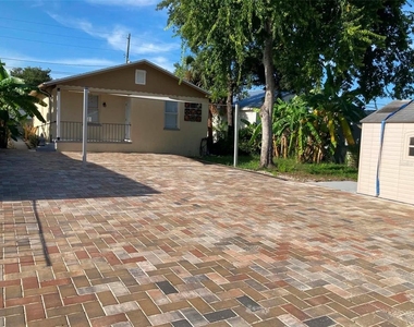 31 W Oakwood Street - Photo Thumbnail 16