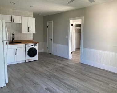 31 W Oakwood Street - Photo Thumbnail 3