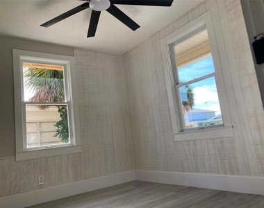 31 W Oakwood Street - Photo Thumbnail 9