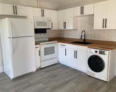 31 W Oakwood Street - Photo Thumbnail 1