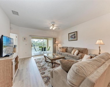 6326 Grand Oak Circle - Photo Thumbnail 7