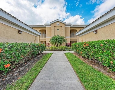 6326 Grand Oak Circle - Photo Thumbnail 3