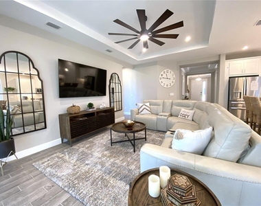 4520 Crestpoint Way - Photo Thumbnail 13
