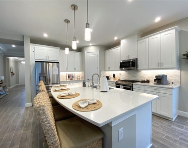 4520 Crestpoint Way - Photo Thumbnail 7