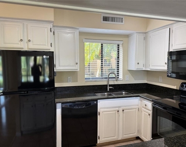 5697 Ashton Lake Drive - Photo Thumbnail 10