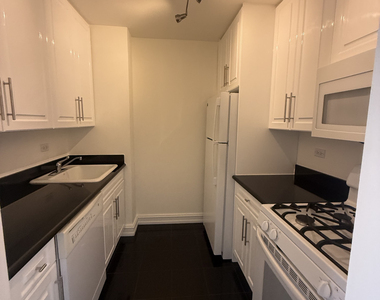 888 8th Avenue - Photo Thumbnail 2