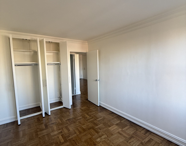 888 8th Avenue - Photo Thumbnail 6