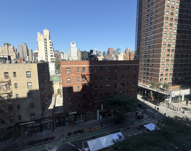 888 8th Avenue - Photo Thumbnail 3