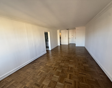 888 8th Avenue - Photo Thumbnail 4