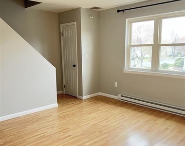 3113 Lucas Drive - Photo Thumbnail 7
