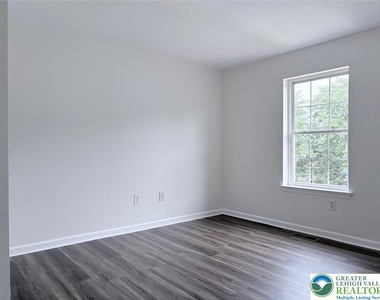 6411 Pioneer Drive - Photo Thumbnail 7