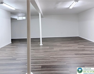 6411 Pioneer Drive - Photo Thumbnail 10