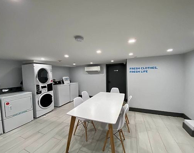 207 Rochester Avenue - Photo Thumbnail 11