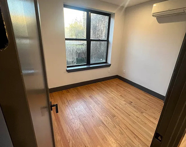207 Rochester Avenue - Photo Thumbnail 3
