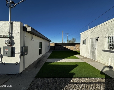 2531 Pershing Drive - Photo Thumbnail 3