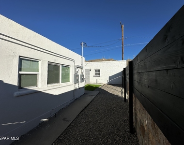 2531 Pershing Drive - Photo Thumbnail 1