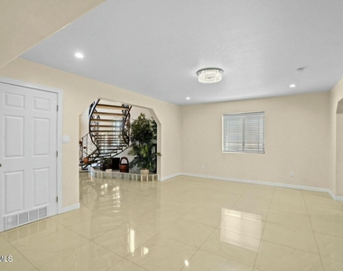 329 Via Cumbre Linda Circle - Photo Thumbnail 2