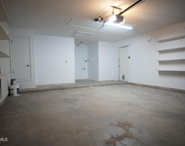 637 Woodcrest Lane - Photo Thumbnail 20