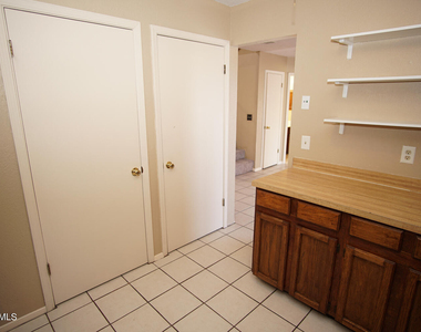 637 Woodcrest Lane - Photo Thumbnail 7