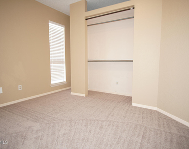 637 Woodcrest Lane - Photo Thumbnail 12
