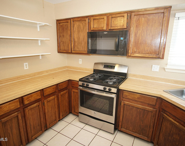 637 Woodcrest Lane - Photo Thumbnail 6