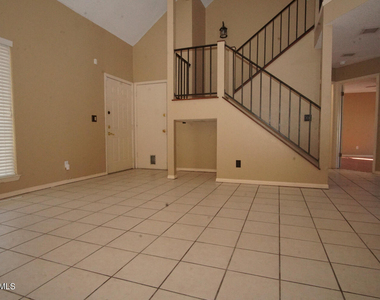 637 Woodcrest Lane - Photo Thumbnail 2