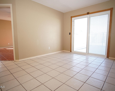 637 Woodcrest Lane - Photo Thumbnail 3