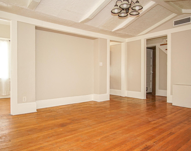 7600 Franklin Drive - Photo Thumbnail 5