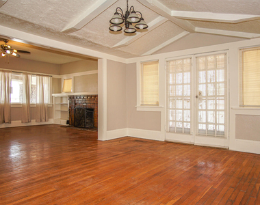 7600 Franklin Drive - Photo Thumbnail 7