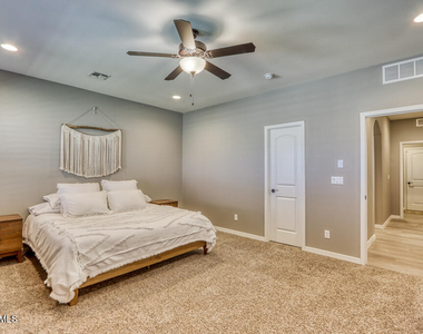 12515 Triple Crown Avenue - Photo Thumbnail 23