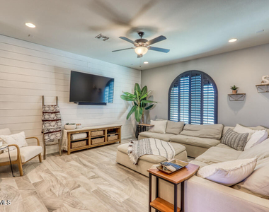 12515 Triple Crown Avenue - Photo Thumbnail 5
