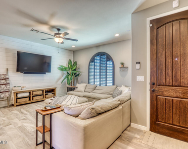 12515 Triple Crown Avenue - Photo Thumbnail 4