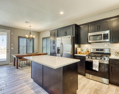 12515 Triple Crown Avenue - Photo Thumbnail 9