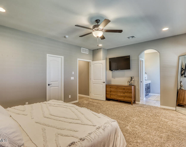 12515 Triple Crown Avenue - Photo Thumbnail 24