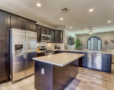 12515 Triple Crown Avenue - Photo Thumbnail 16