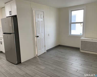 424 Dixwell Avenue - Photo Thumbnail 3