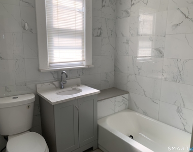 424 Dixwell Avenue - Photo Thumbnail 4
