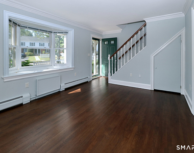 240 Sunnyridge Avenue - Photo Thumbnail 2